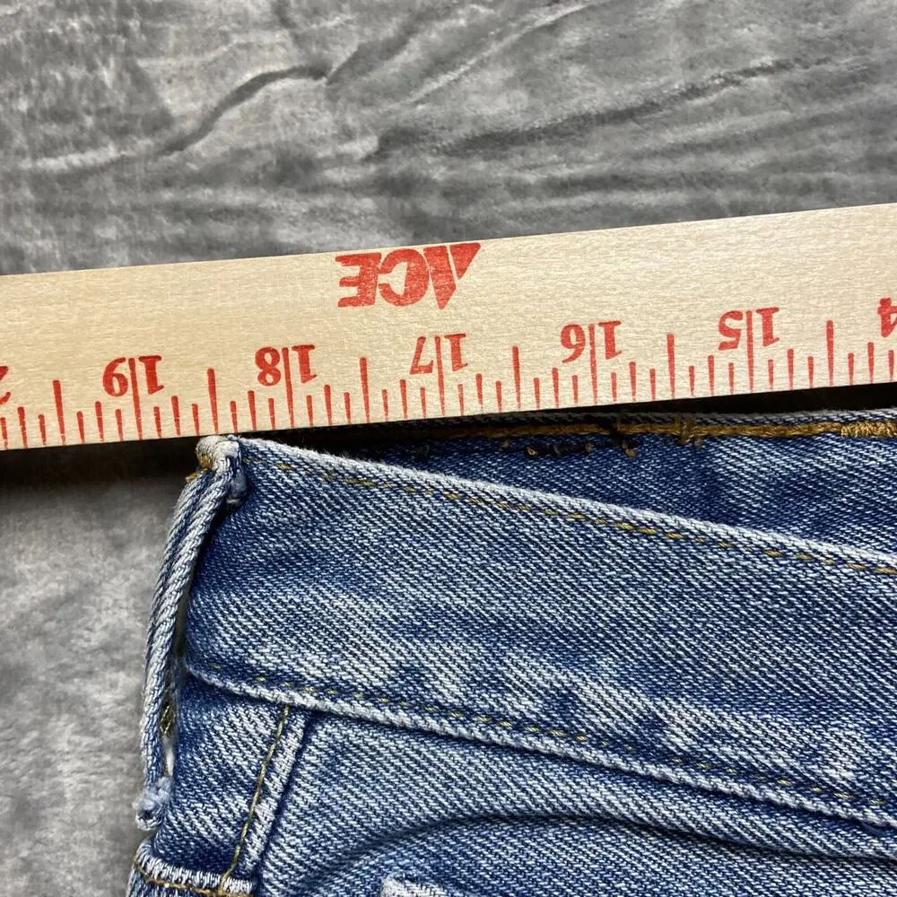 Vintage Levi's 550 Relaxed Fit Jeans Men's Size 38x30 Light‎ Blue Denim